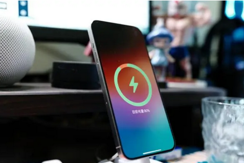 南宫苹果15换屏服务分享用什么充电器给iPhone15充电更好 